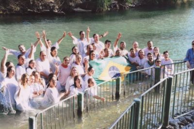 Batismo em Yardenit, no Rio Jordão – Caravana de Intercessão 2013